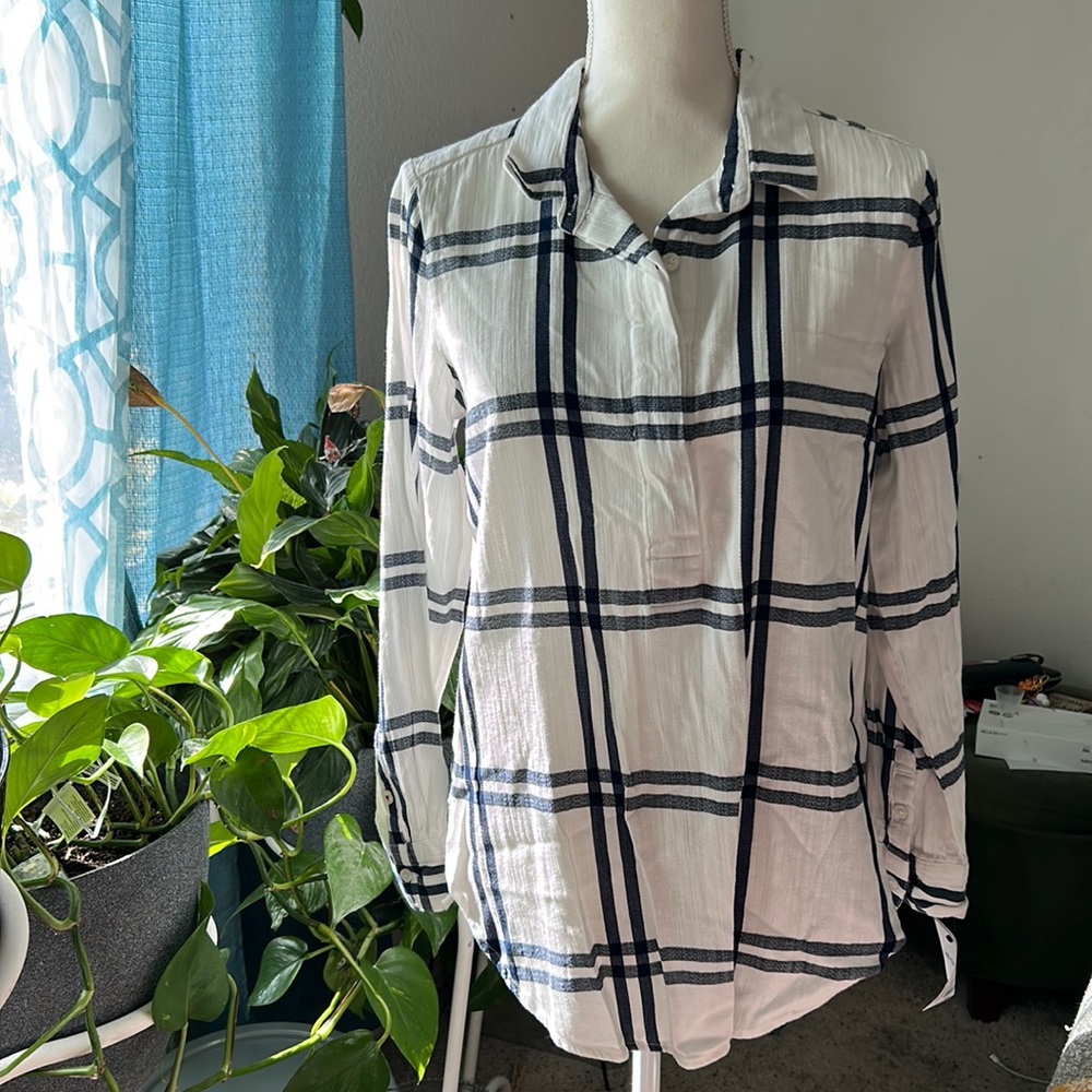 Liz Claiborne Women’s Pullover Long Sleeve  Blouse NWT Medium Navy Plaid